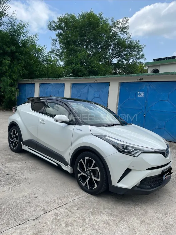 Toyota C-HR 2017 for Sale in Islamabad Image-1