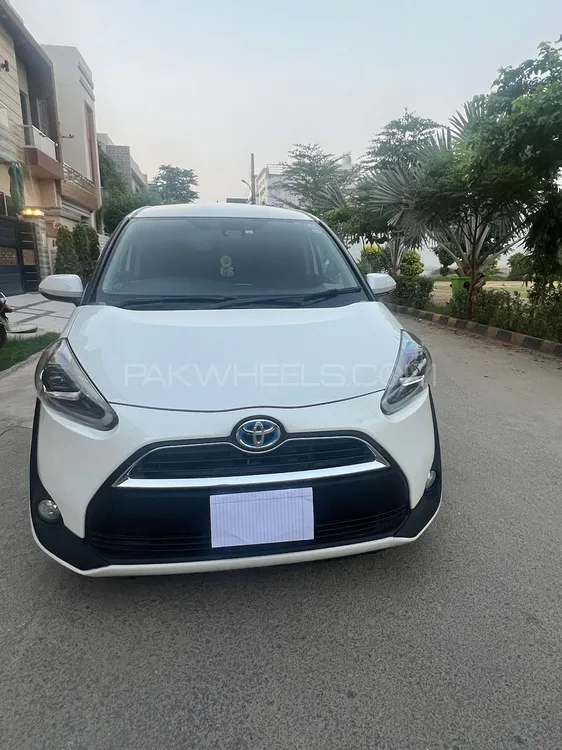 Toyota Sienta 2016 for Sale in Lahore Image-1