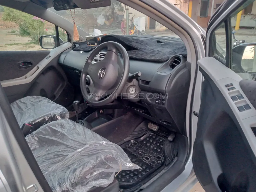 Toyota Vitz 2008 for Sale in Dera ismail khan Image-1