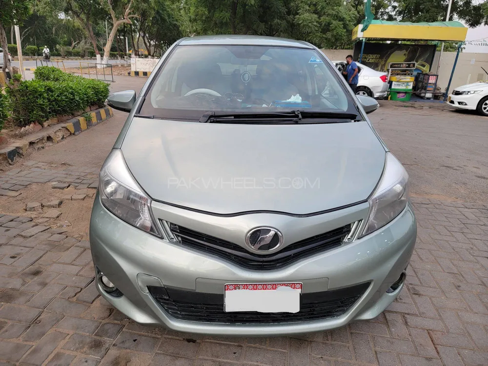 Toyota Vitz 2014 for Sale in Karachi Image-1