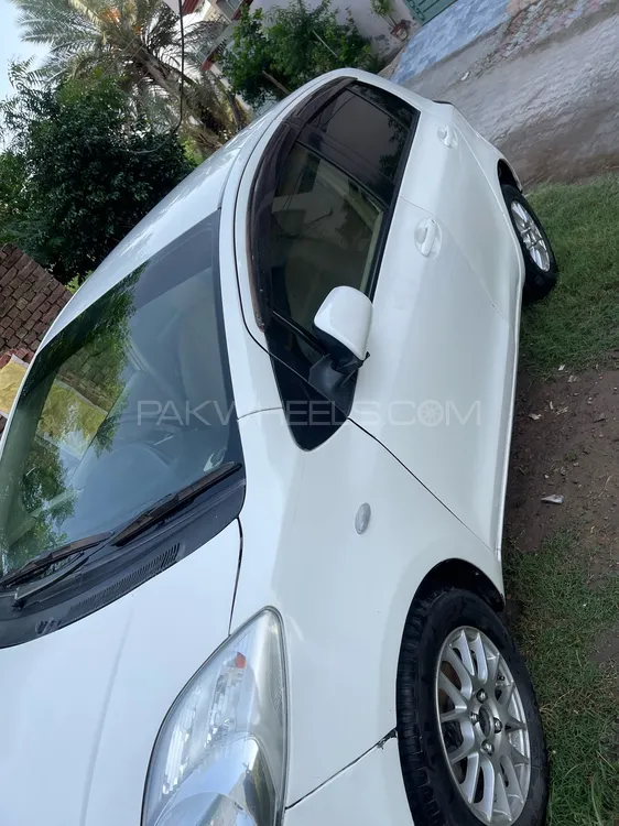 Toyota Vitz 2009 for Sale in Gujrat Image-1