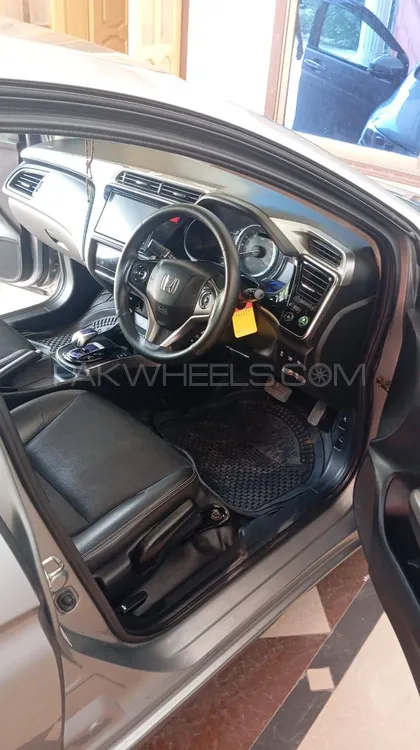 Honda Grace Hybrid 2018 for Sale in Chiniot Image-1