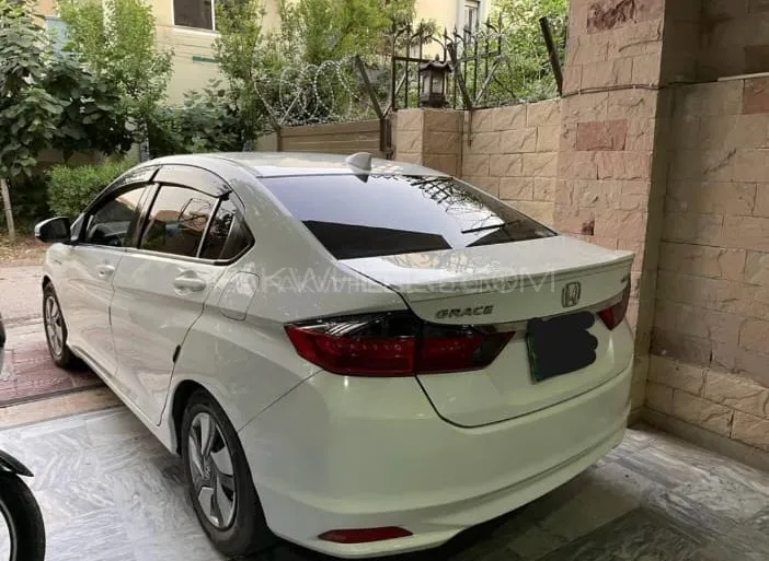 Honda Grace Hybrid 2015 for Sale in Rawalpindi Image-1