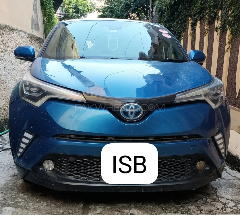 Toyota C-HR 2017 for Sale in Islamabad Image-1