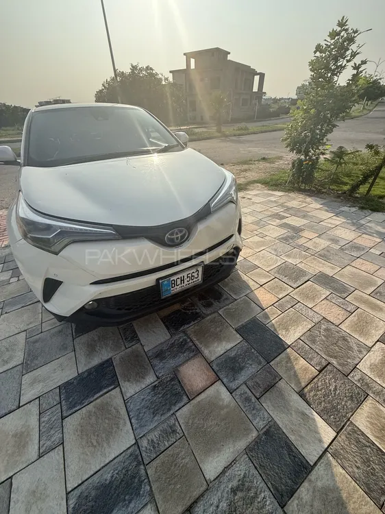 Toyota C-HR 2017 for Sale in Islamabad Image-1