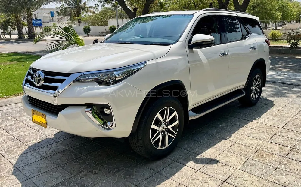 Toyota Fortuner 2020 for Sale in Karachi Image-1