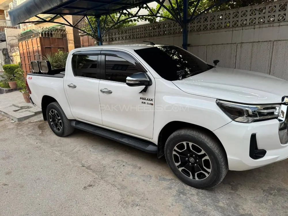 Toyota Hilux 2021 for Sale in Karachi Image-1