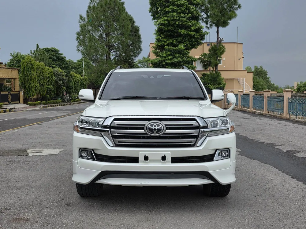 Toyota Land Cruiser 2017 for Sale in Islamabad Image-1
