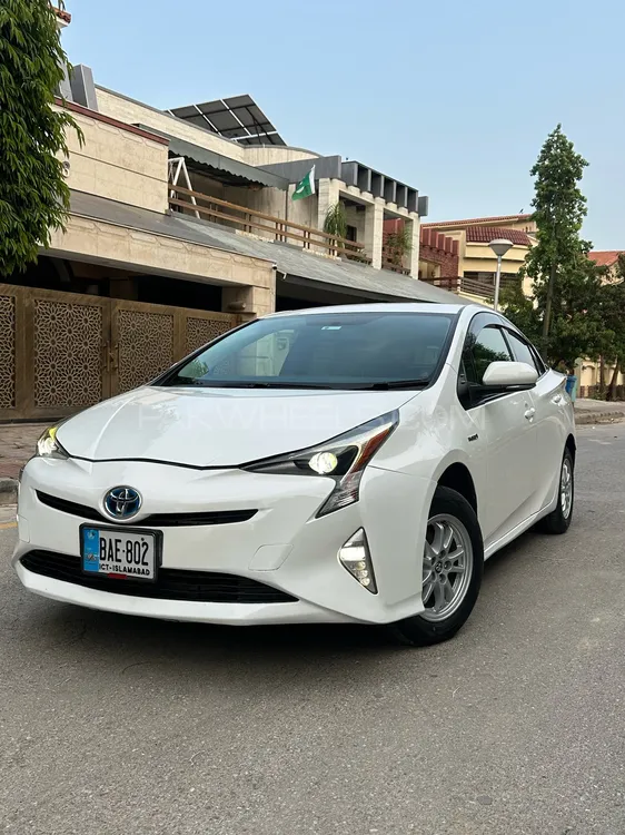 Toyota Prius 2017 for Sale in Islamabad Image-1