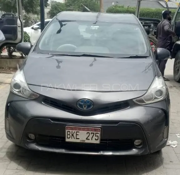 Toyota Prius Alpha 2011 for Sale in Karachi Image-1