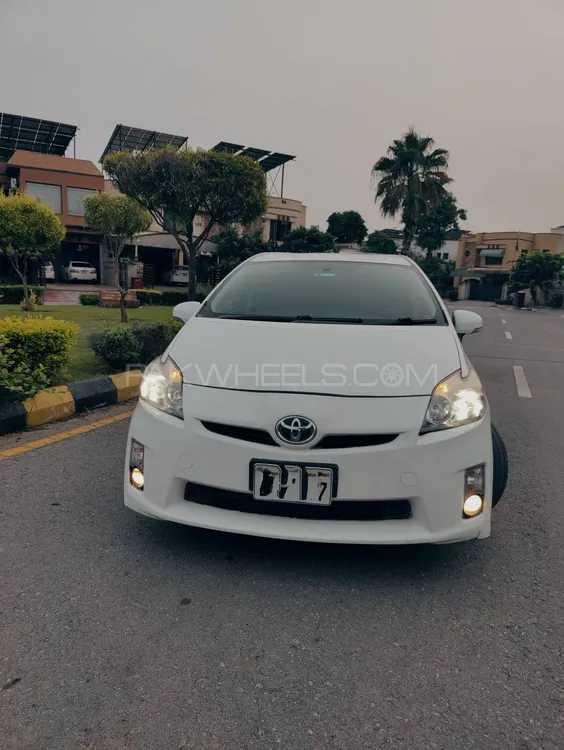 Toyota Prius 2011 for Sale in Islamabad Image-1