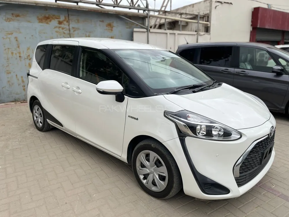 Toyota Sienta 2019 for Sale in Karachi Image-1