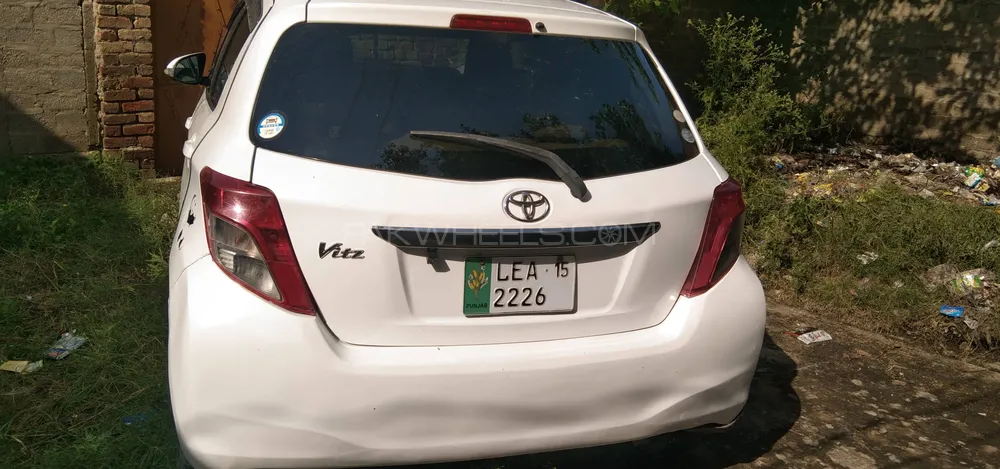 Toyota Vitz 2011 for Sale in Mardan Image-1