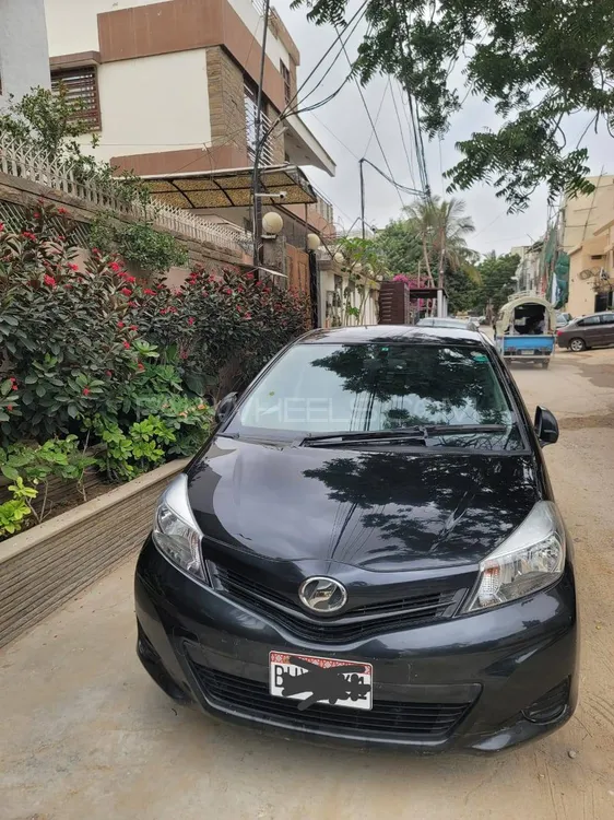Toyota Vitz 2013 for Sale in Karachi Image-1
