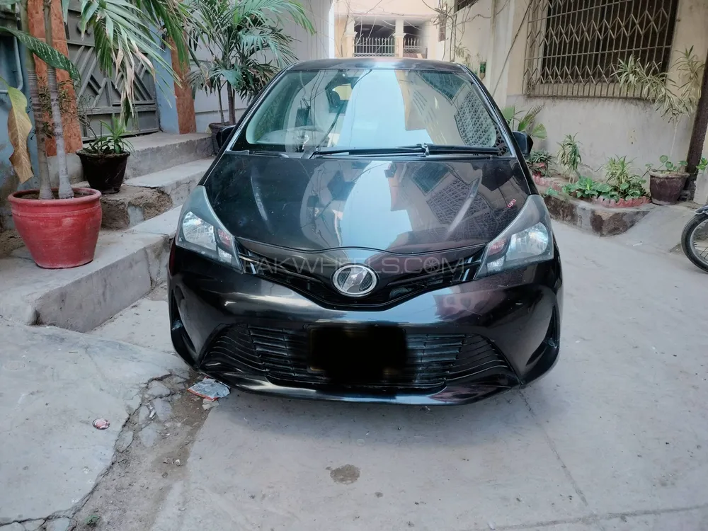 Toyota Vitz 2014 for Sale in Karachi Image-1