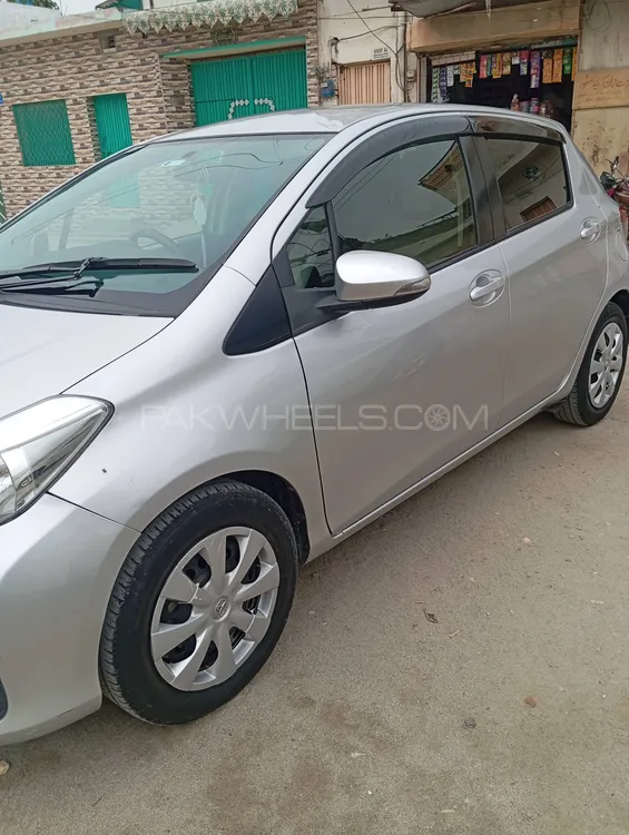 Toyota Vitz 2017 for Sale in Mardan Image-1