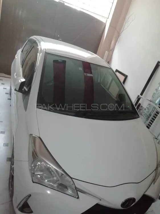 Toyota Vitz 2018 for Sale in Peshawar Image-1