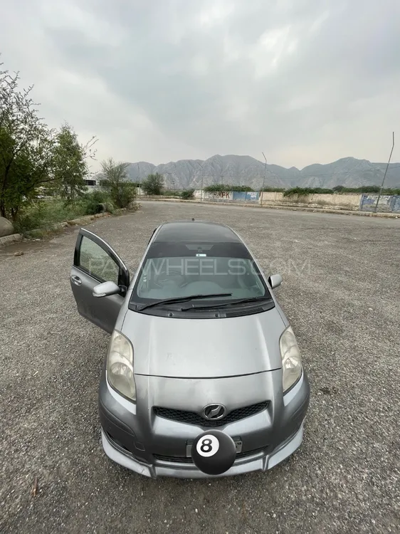 Toyota Vitz 2010 for Sale in Peshawar Image-1