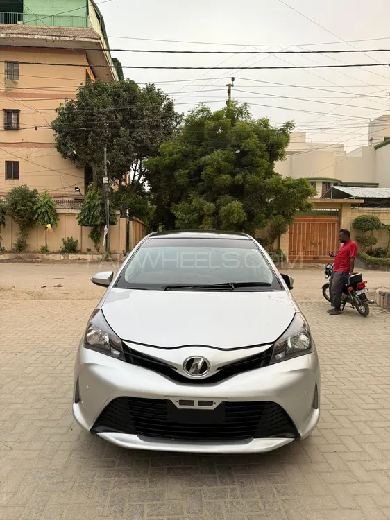Toyota Vitz 2015 for Sale in Karachi Image-1
