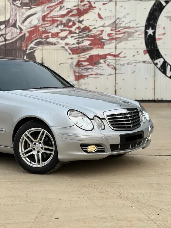 Mercedes Benz E Class 2005 for Sale in Lahore Image-1
