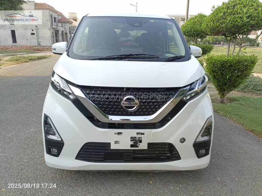 نسان ڈیز 2022 for Sale in ملتان Image-1