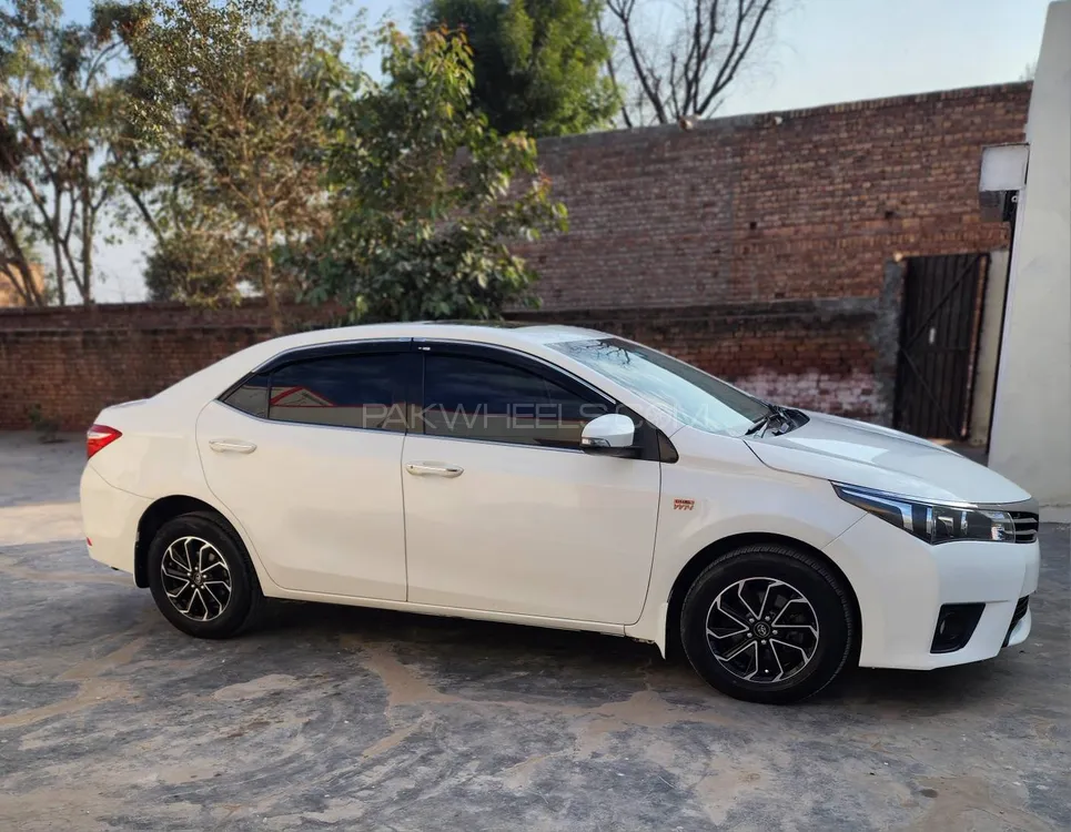 Toyota Corolla 2015 for Sale in Chiniot Toyota Corolla 2015 for Sale in Chiniot Image-2