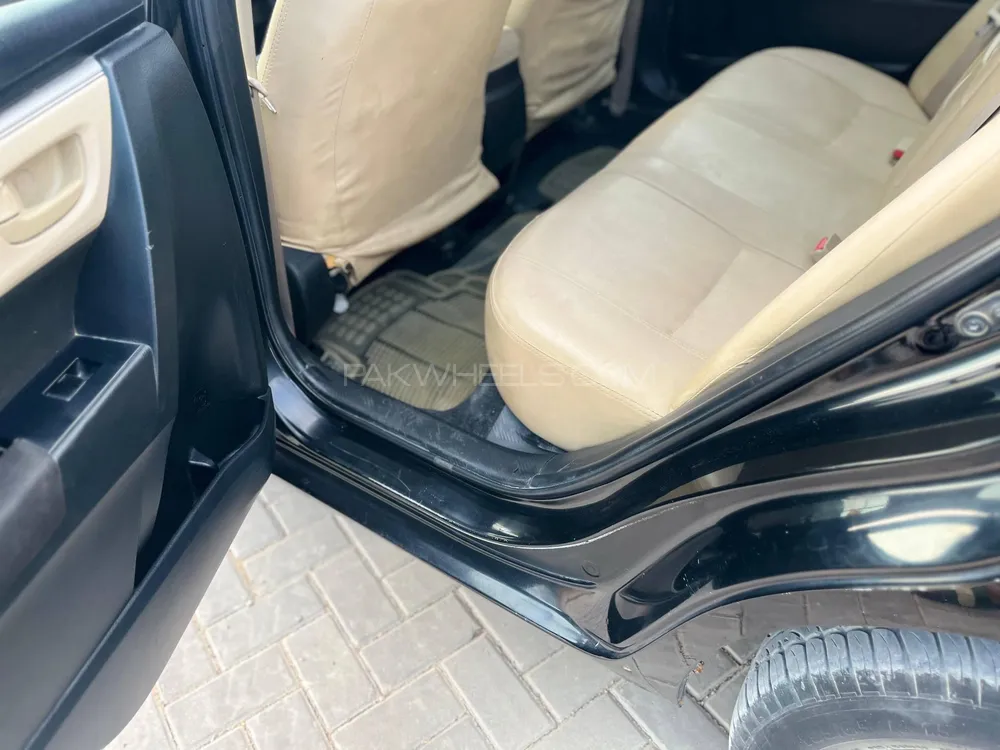 Toyota Corolla 2017 for Sale in Karachi Image-1