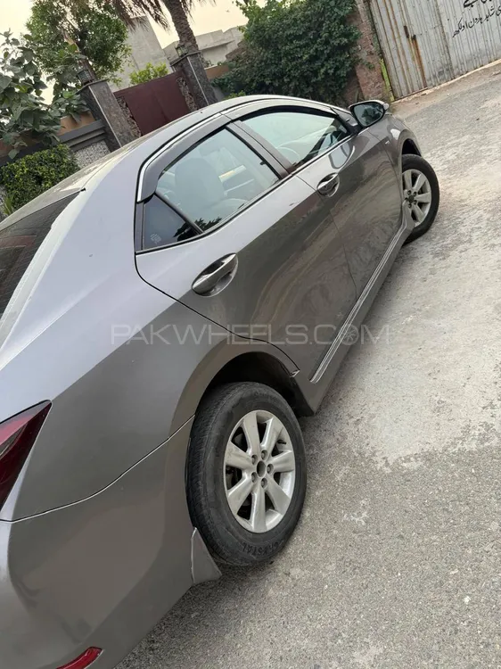 Toyota Corolla 2015 for Sale in Faisalabad Image-1