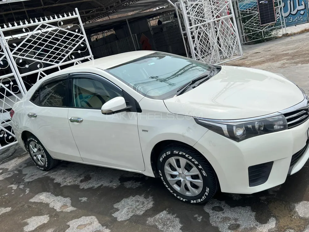 Toyota Corolla 2015 for Sale in Peshawar Image-1