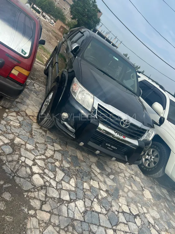 Toyota Hilux 2016 for Sale in Peshawar Image-1