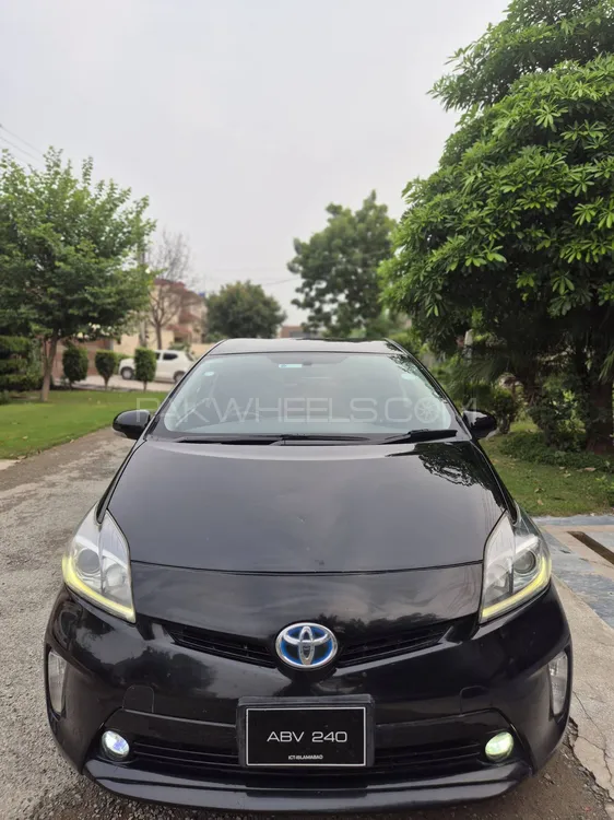 Toyota Prius 2013 for Sale in Lahore Image-1