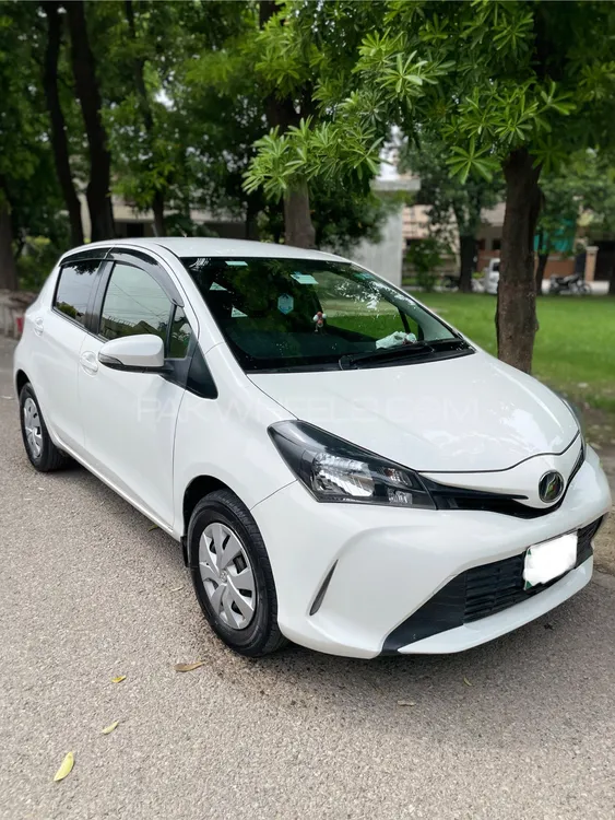 Toyota Vitz 2015 for Sale in Lahore Image-1