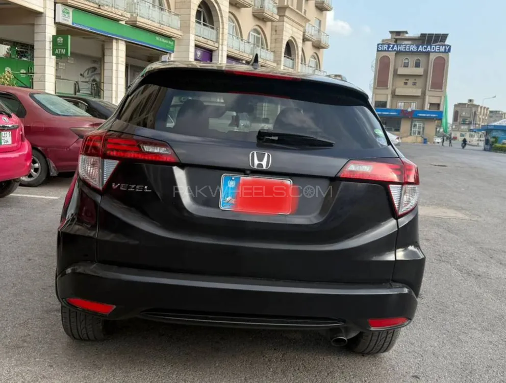 Honda Vezel 2015 for Sale in Islamabad Image-1