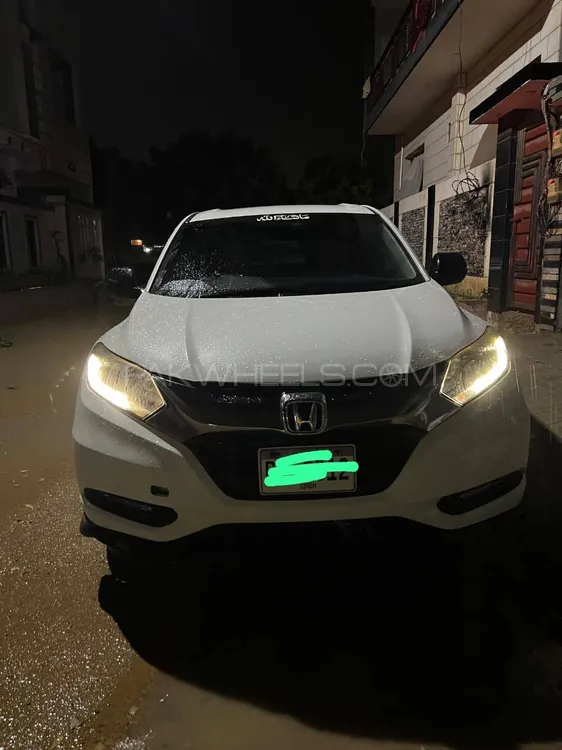 Honda Vezel 2016 for Sale in Karachi Image-1