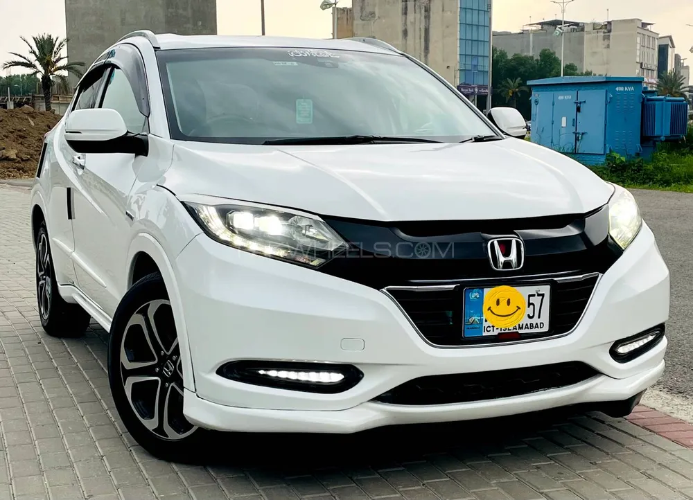 Honda Vezel 2014 for Sale in Lahore Image-1