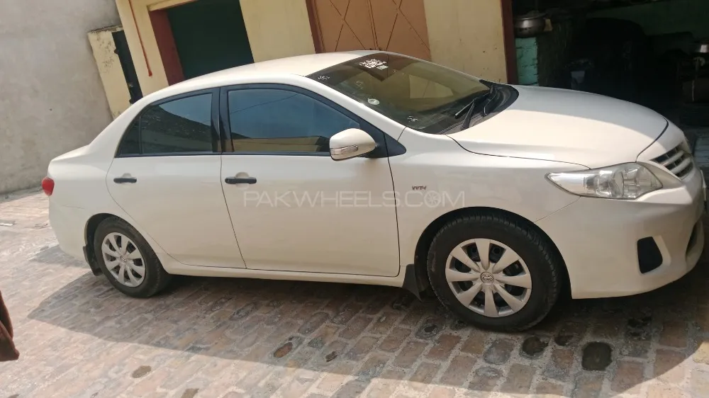 Toyota Corolla 2012 for Sale in Kamra Image-1