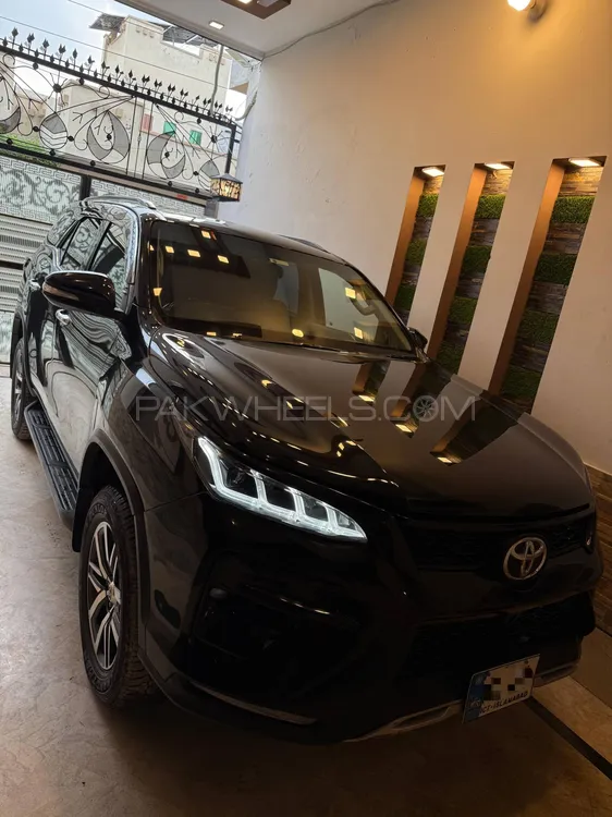 Toyota Fortuner 2018 for Sale in Lahore Image-1