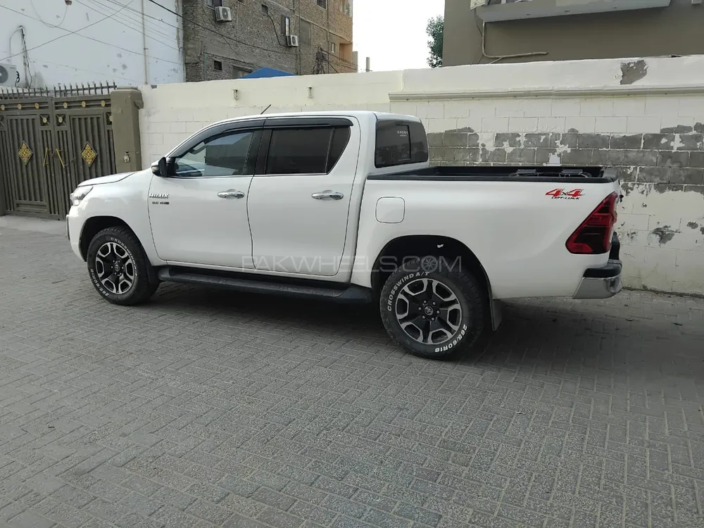 Toyota Hilux 2021 for Sale in Peshawar Image-1