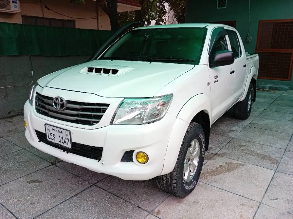 ٹویوٹا ہائیلکس 2006 for Sale in لاہور Image-1