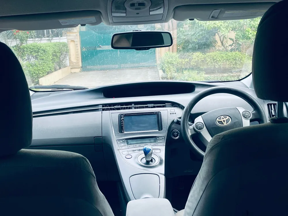 Toyota Prius 2015 for Sale in Islamabad Image-1