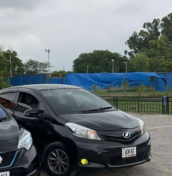 Toyota Vitz 2013 for Sale in Islamabad Image-1