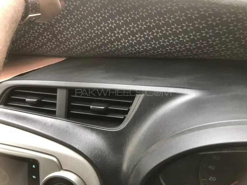 Toyota Vitz 2014 for Sale in Karachi Image-1