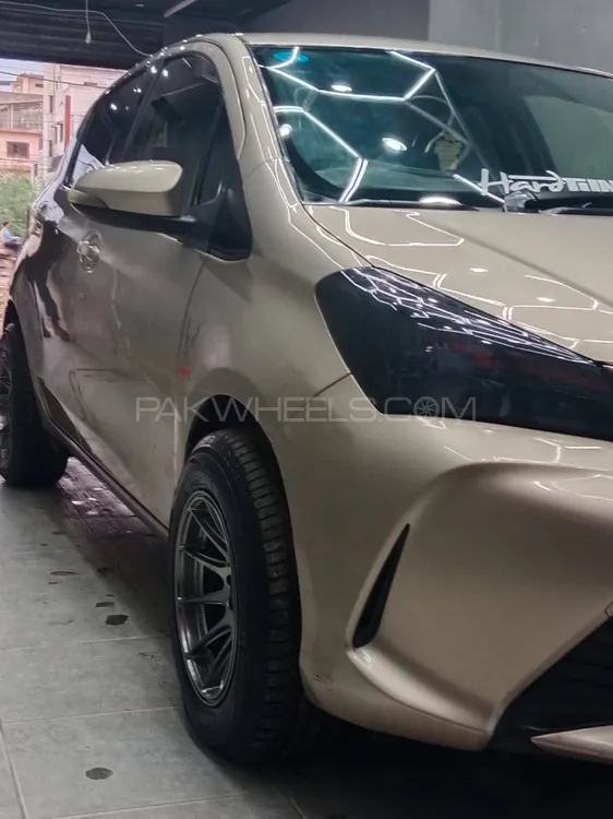 Toyota Vitz 2015 for Sale in Karachi Image-1
