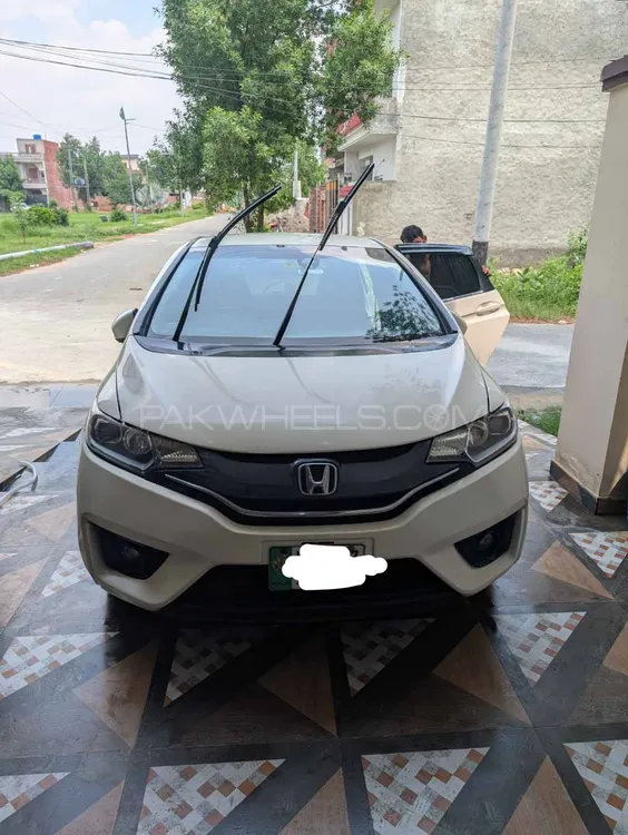 Honda Fit 2017 for Sale in Lahore Image-1
