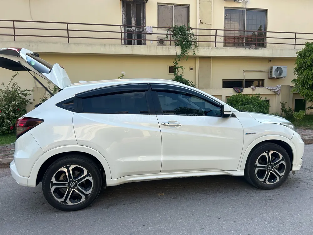 Honda Vezel 2015 for Sale in Islamabad Image-1