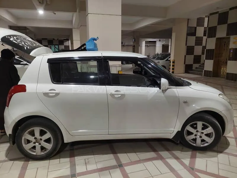 Suzuki Swift 2011 for Sale in Karachi Image-1
