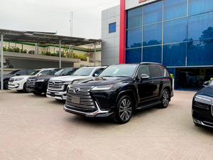 Lexus Lx 600 v6 twin turbo 
Model: 2022
Mileage: 7,700 km
Unregistered 
Fresh Import 2025 

Luxury variant:
*Finger print start button 
*Color heads up display
*Okudake (Wireless) charger 
*Back auto door 
*Rear view camera
*Under view camera 
*Rear entertainment 
*Mark levinson 3D sound system 
*Front & rear ventilated seats 
*Heating/Cooling seats
*Sunroof
*Radar
*7 seater

Calling and Visiting Hours

Monday to Saturday

11:00 AM to 7:00 PM