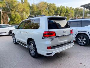 Toyota Land Cruiser ZX
Model: 2017
Mileage: 51,000 km
Reg Year: 2018

*Original TV + 4 cameras 
*Cool box
*Back autodoor 
*Rear Entertainment
*Sunroof
*Radar 
*7 seater

Calling and Visiting Hours

Monday to Saturday

11:00 AM to 7:00 PM