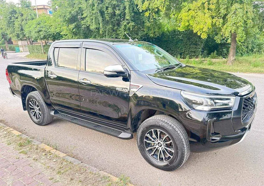 Toyota Hilux 2015 for Sale in Islamabad Image-1