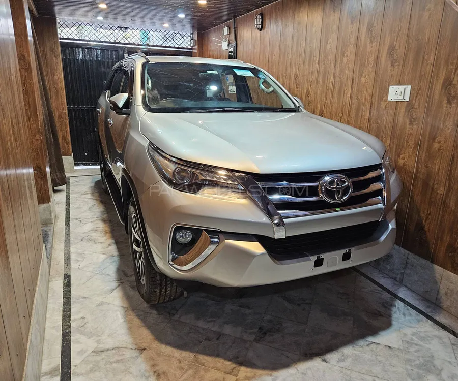 Toyota Fortuner 2017 for Sale in Lahore Image-1